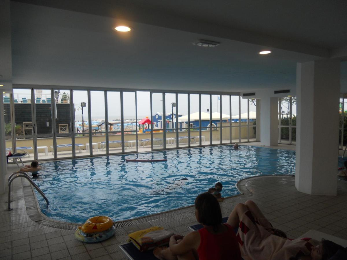 Hotel Negresco Cattolica Eksteriør billede