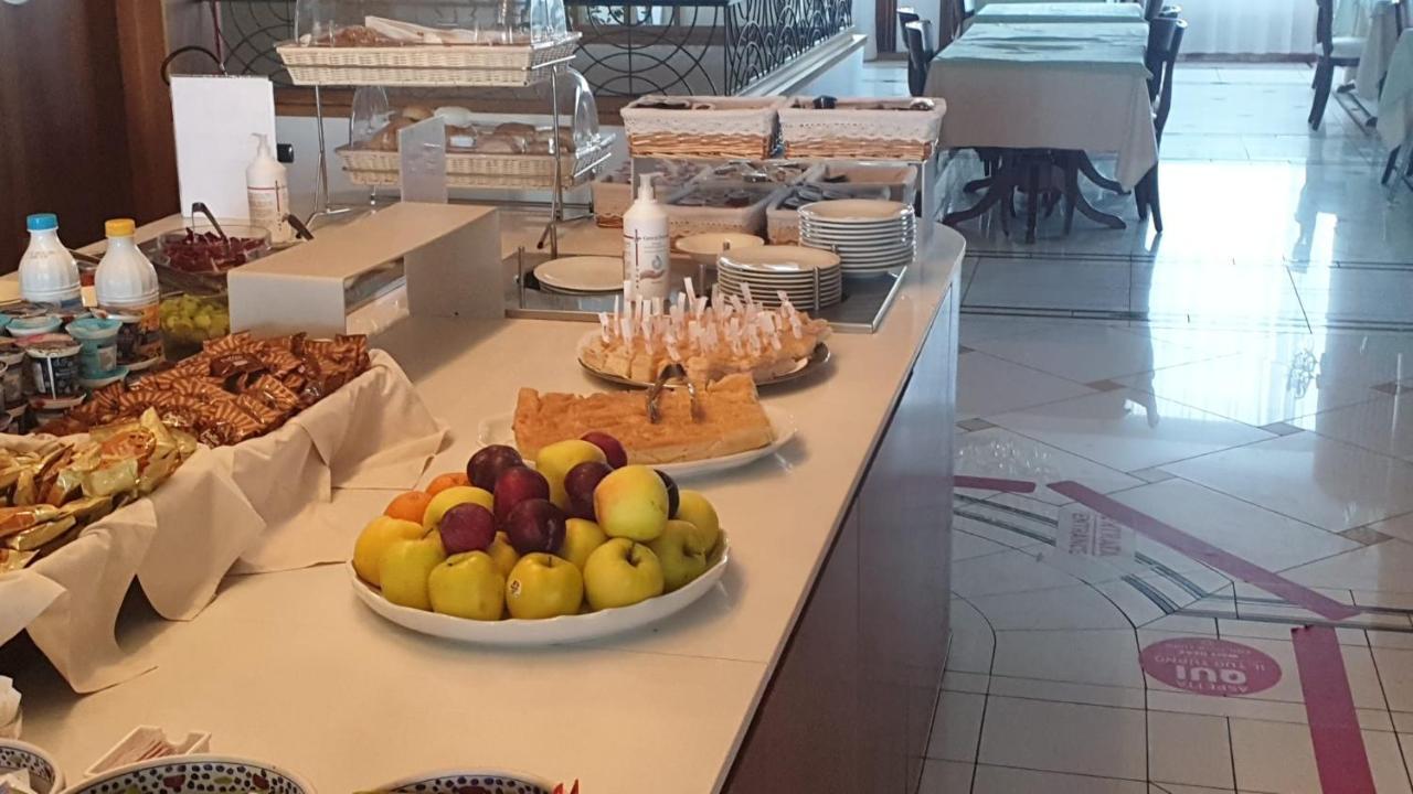 Hotel Negresco Cattolica Eksteriør billede