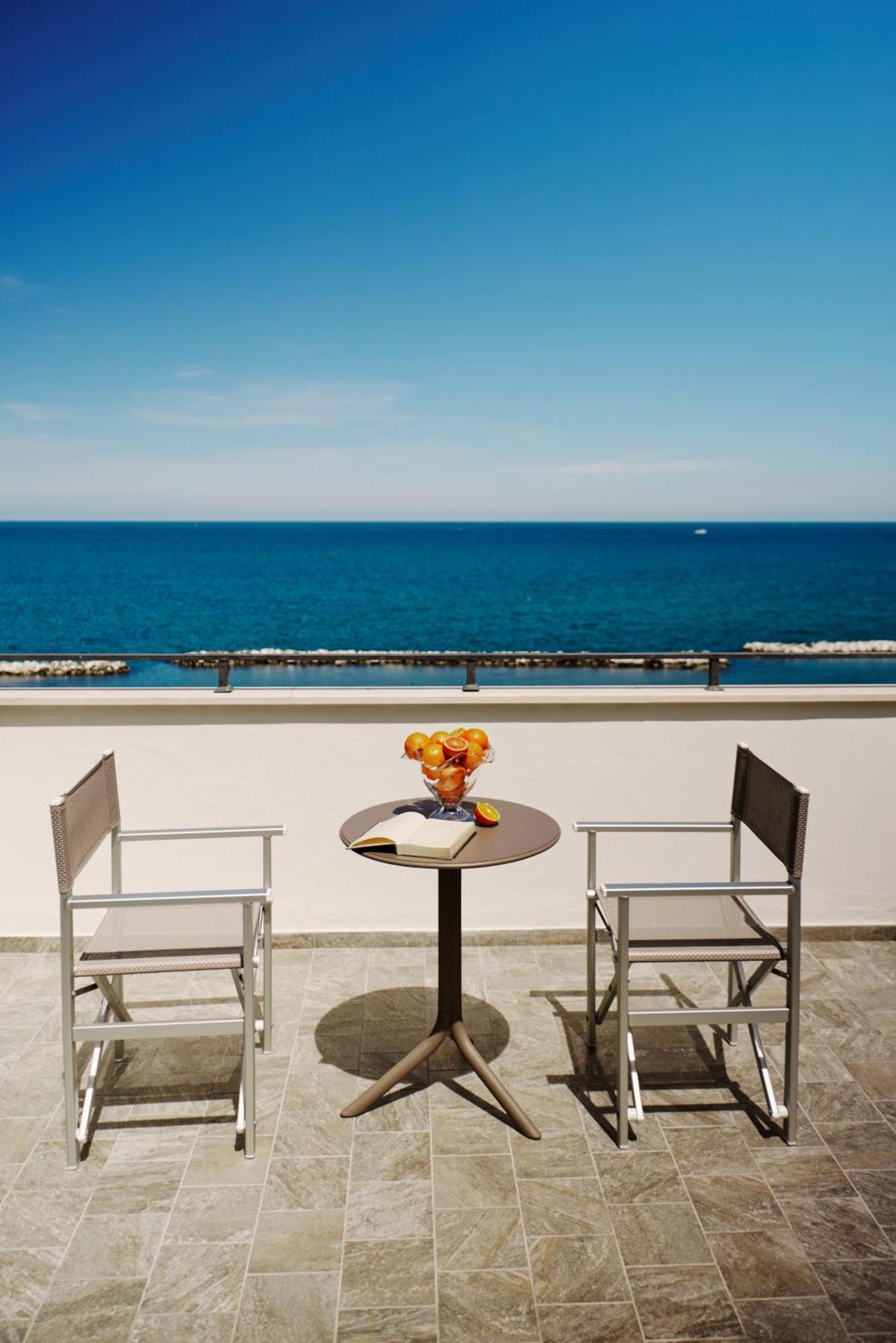 Hotel Negresco Cattolica Eksteriør billede