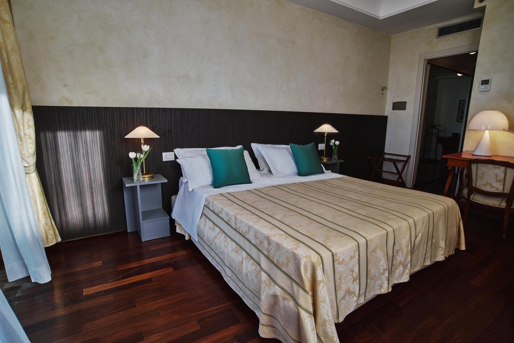 Hotel Negresco Cattolica Eksteriør billede