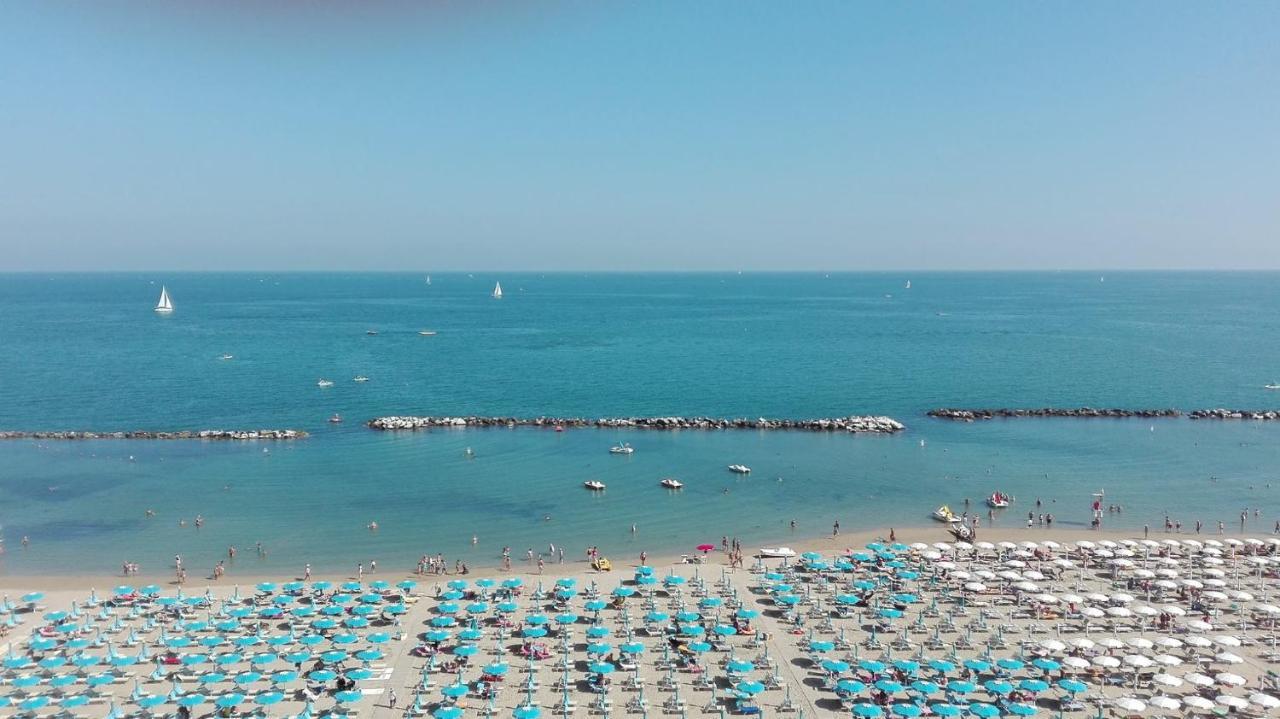 Hotel Negresco Cattolica Eksteriør billede