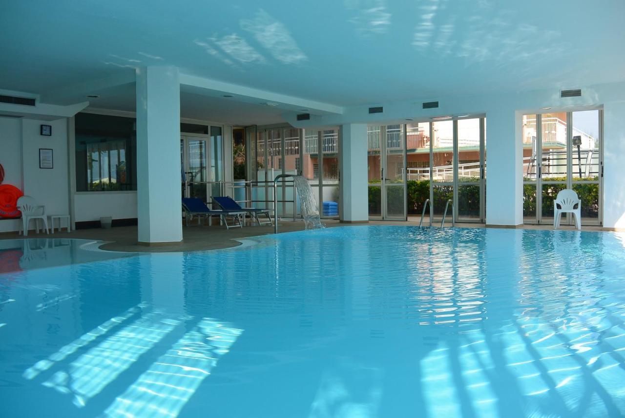 Hotel Negresco Cattolica Eksteriør billede